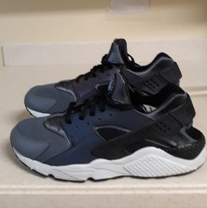 NIKE AIR HUARACHE RUN PRM SZ. 13